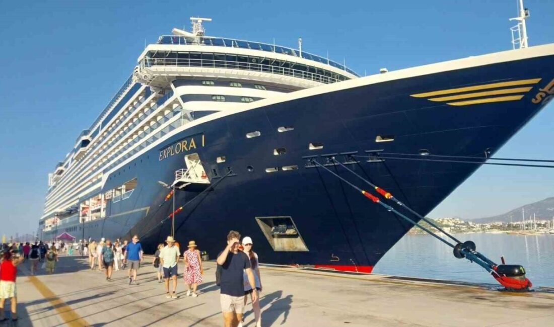 Muğla’nın Bodrum ilçesine gelen “Explora I” adlı yolcu gemisi, 743