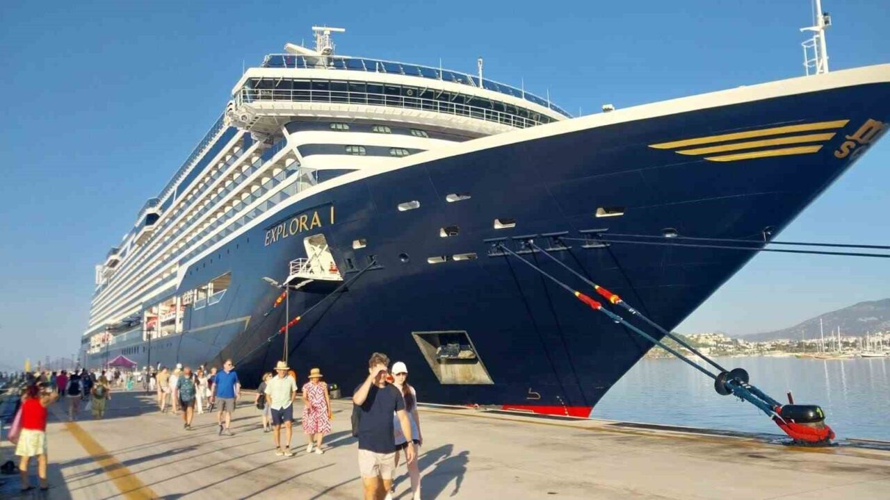 Muğla’nın Bodrum ilçesine gelen “Explora I” adlı yolcu gemisi, 743