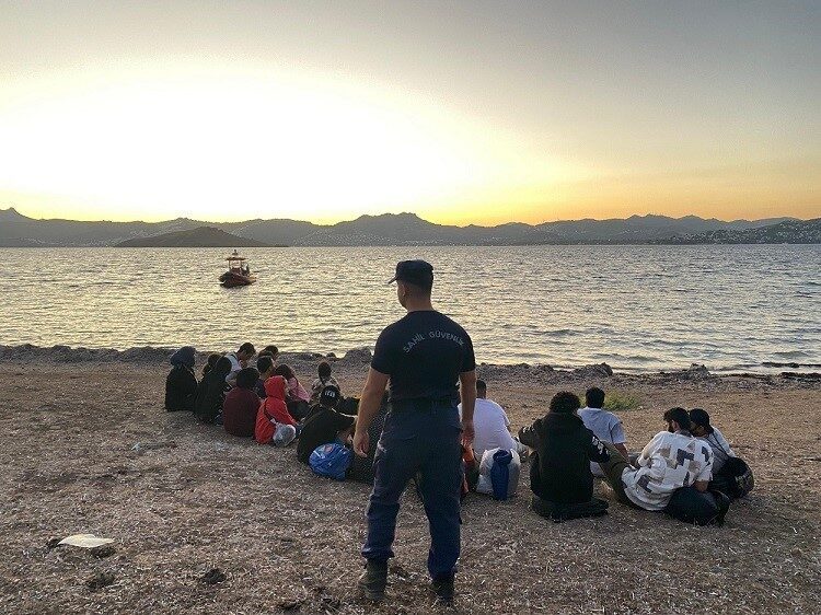 Muğla’nın Bodrum ilçesinde 1’i çocuk 20 düzensiz göçmen yakalandı. Bodrum’da