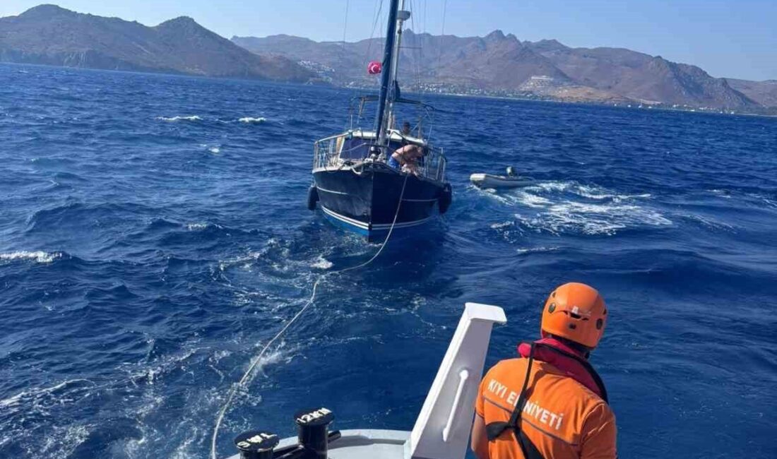 Muğla’nın Bodrum ilçesi açıklarında dümen arızası yapan ve itinde 2