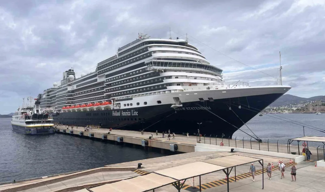 Muğla’nın Bodrum ilçesine ilk kez gelen “Nieuw Statendam” adlı yolcu