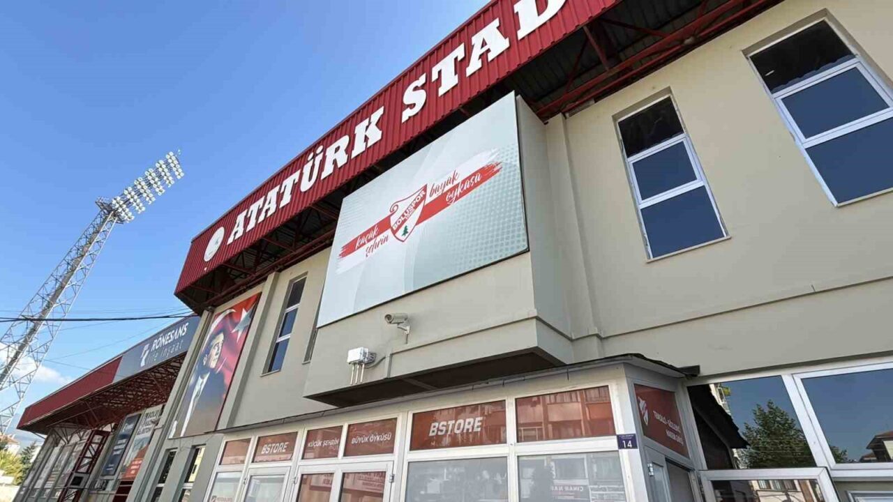 Deprem yönetmeliği nedeniyle 16 Şubat’ta kapatılan Bolu Atatürk Stadyumu, 206
