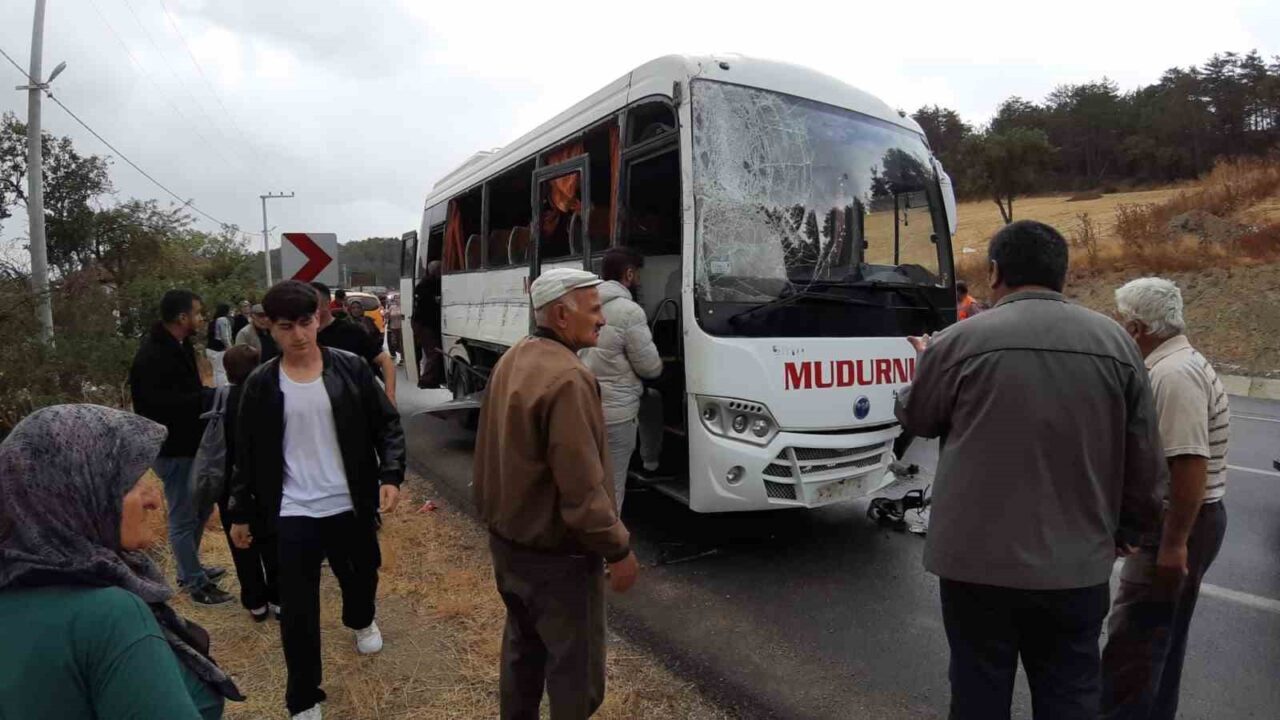 Bolu-Mudurnu kara yolunda yolcu midibüsü, kamyon ve otomobilin karıştığı trafik