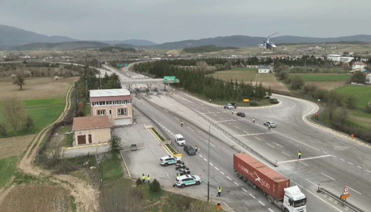 BOLU (İHA) – Bolu İl Jandarma Komutanlığı ekipleri, cayrokopter destekli