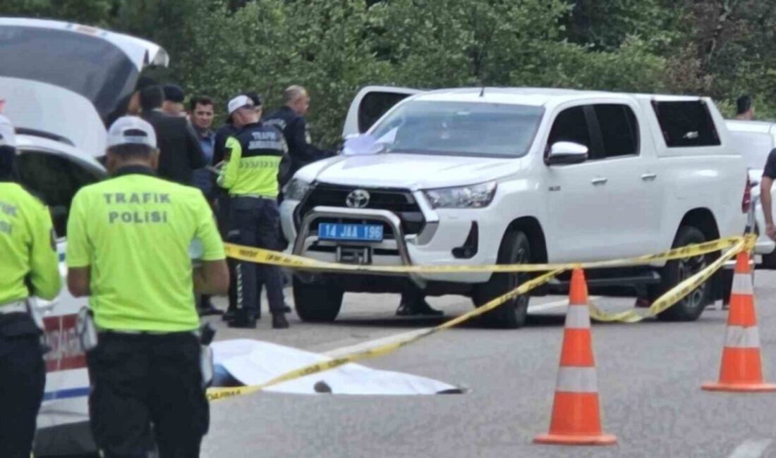 Bolu’nun Mengen ilçesinde motosikletiyle seyir halindeyken kontrolünü kaybeden trafik polisi,