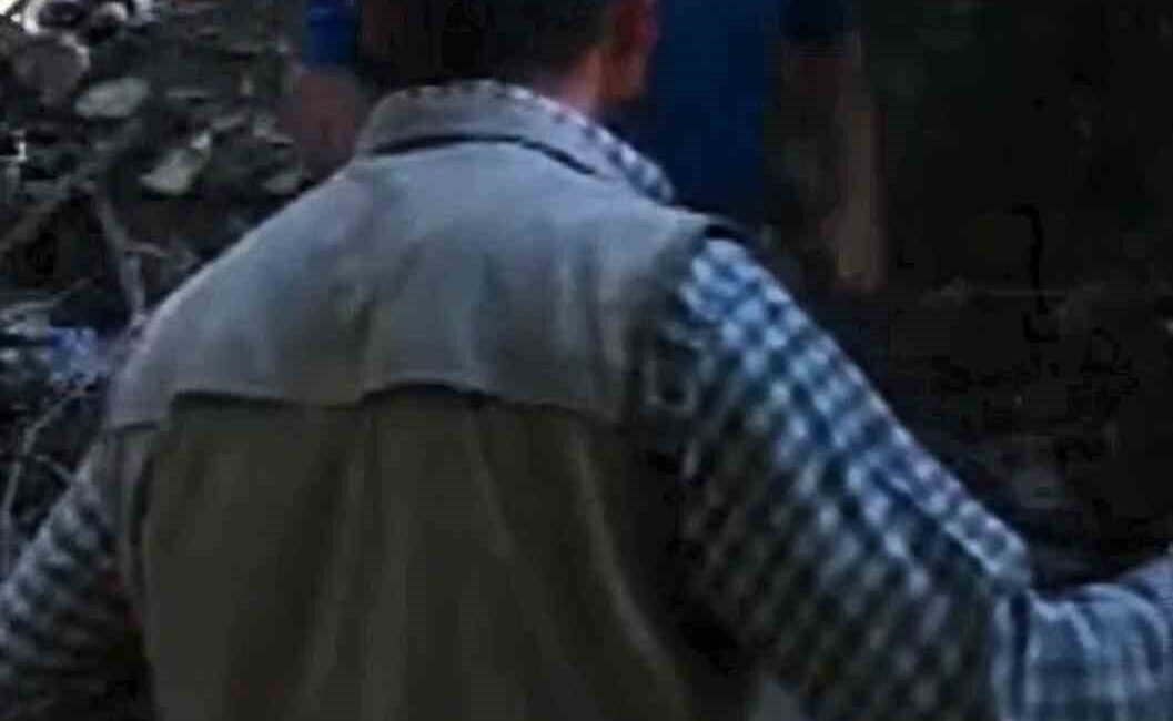 Bartın’ın Ulus ilçesinde ormanda boz ayı avlayan iki avcı, fotokapan