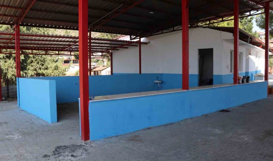 Bozdoğan Belediyesi, mahallelerdeki sosyal tesislerde bakım ve onarım çalışmalarını sürdürüyor.