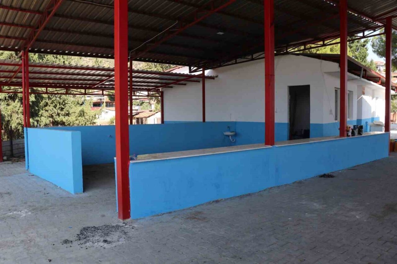 Bozdoğan Belediyesi, mahallelerdeki sosyal tesislerde bakım ve onarım çalışmalarını sürdürüyor.