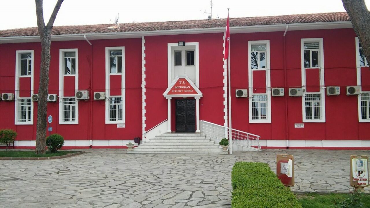 Hava sıcaklıklarının düşmesine rağmen rüzgarın etkisiyle orman yangını riskinin sürdüğünü