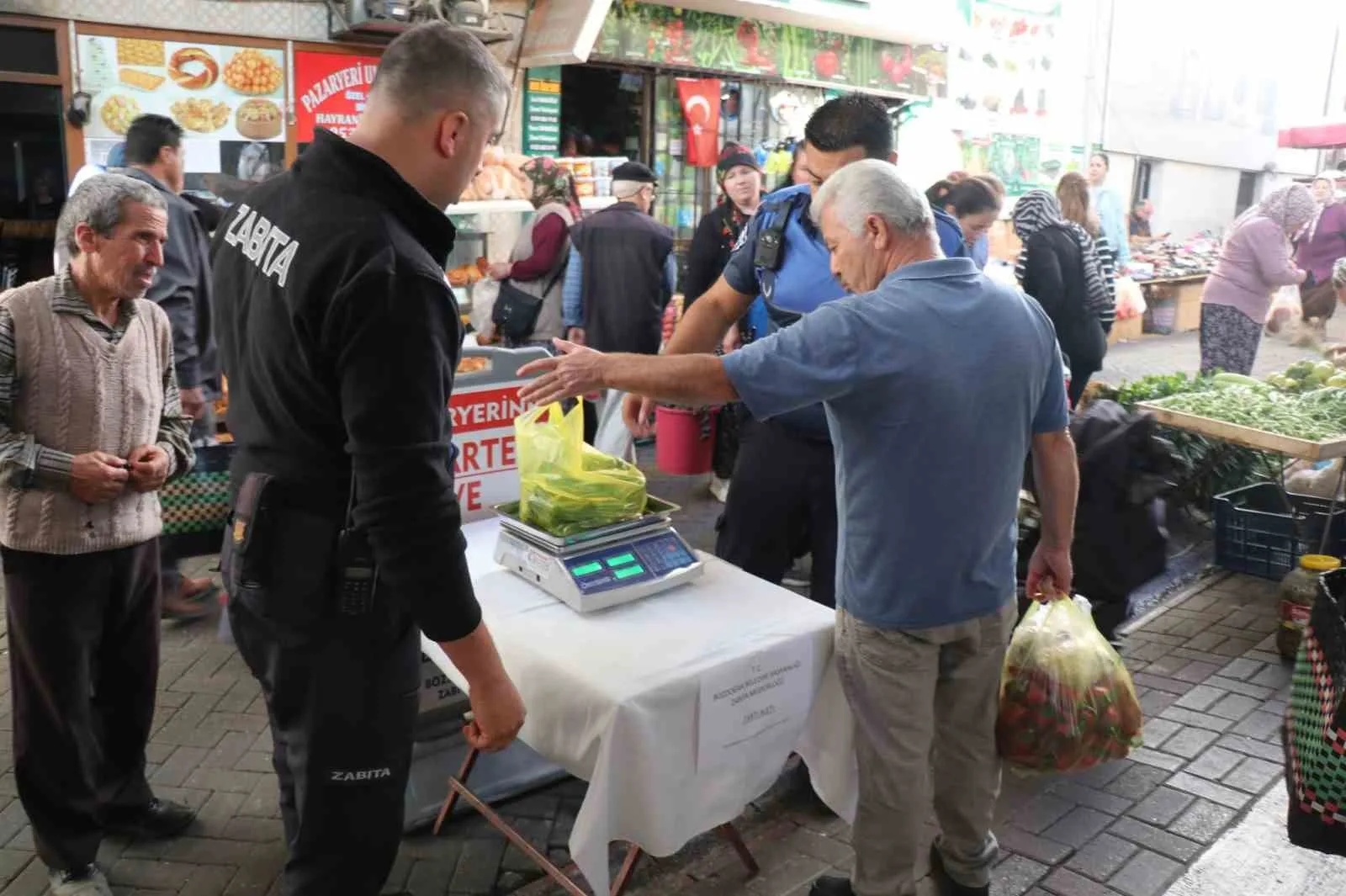 Bozdoğan Belediyesi Zabıta Amirliği ekipleri tarafından, Salı Pazarı’nda vatandaşların aldığı