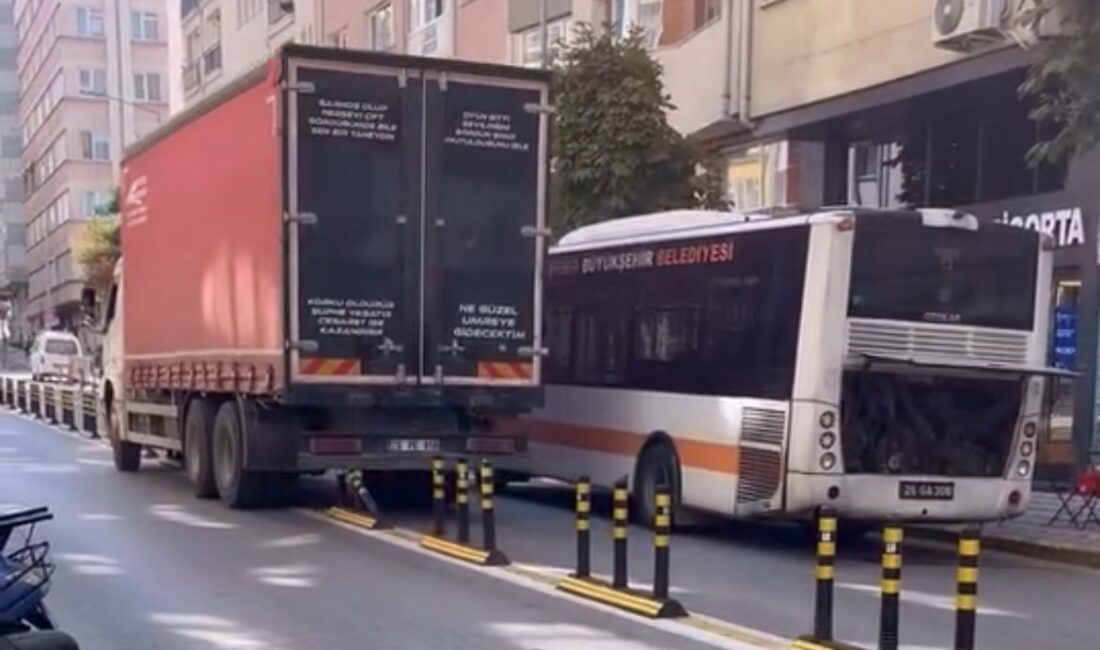 Eskişehir’de Mustafa Kemal Atatürk Caddesi’nde bozulan belediye otobüsü sağa çekince,