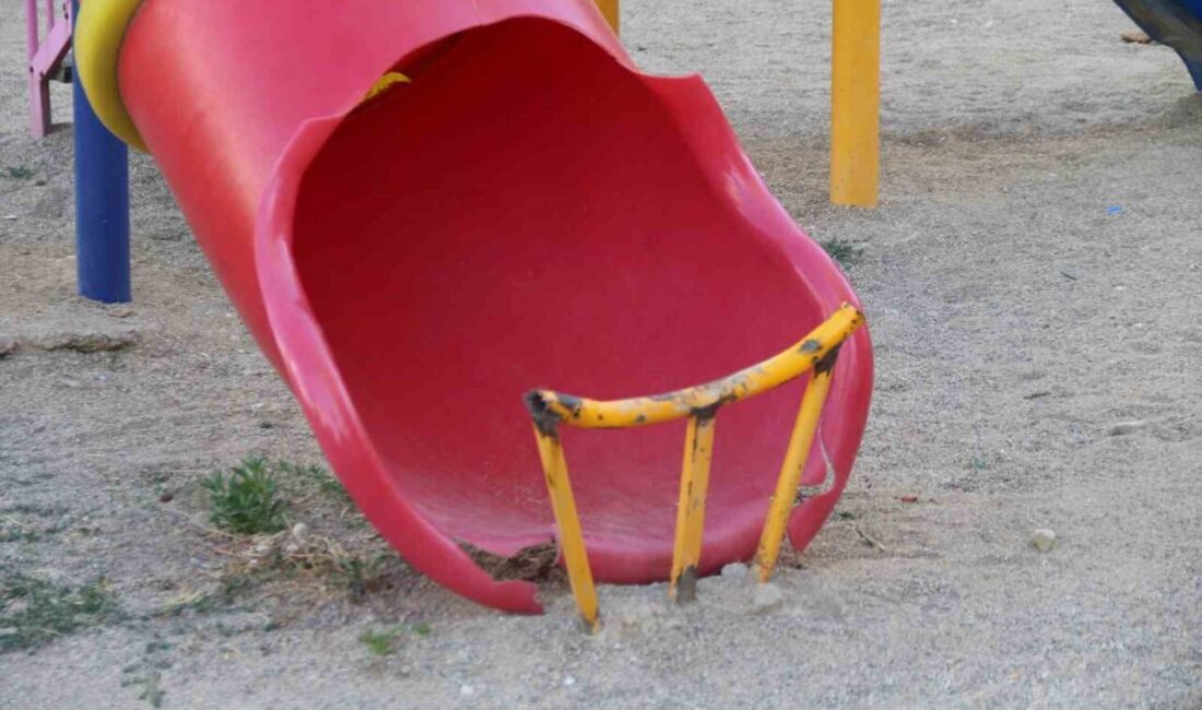 Eskişehir’in Odunpazarı ilçesindeki bir çocuk parkındaki kaydırağın bitimine dikilen korkuluğun