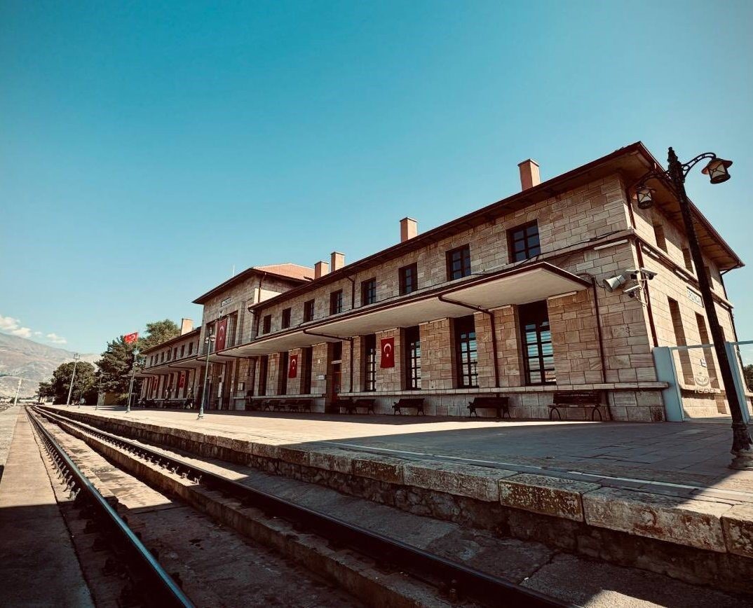 Dünyanın en büyük depremleri arasında gösterilen 1939 depreminin ardından şehirde