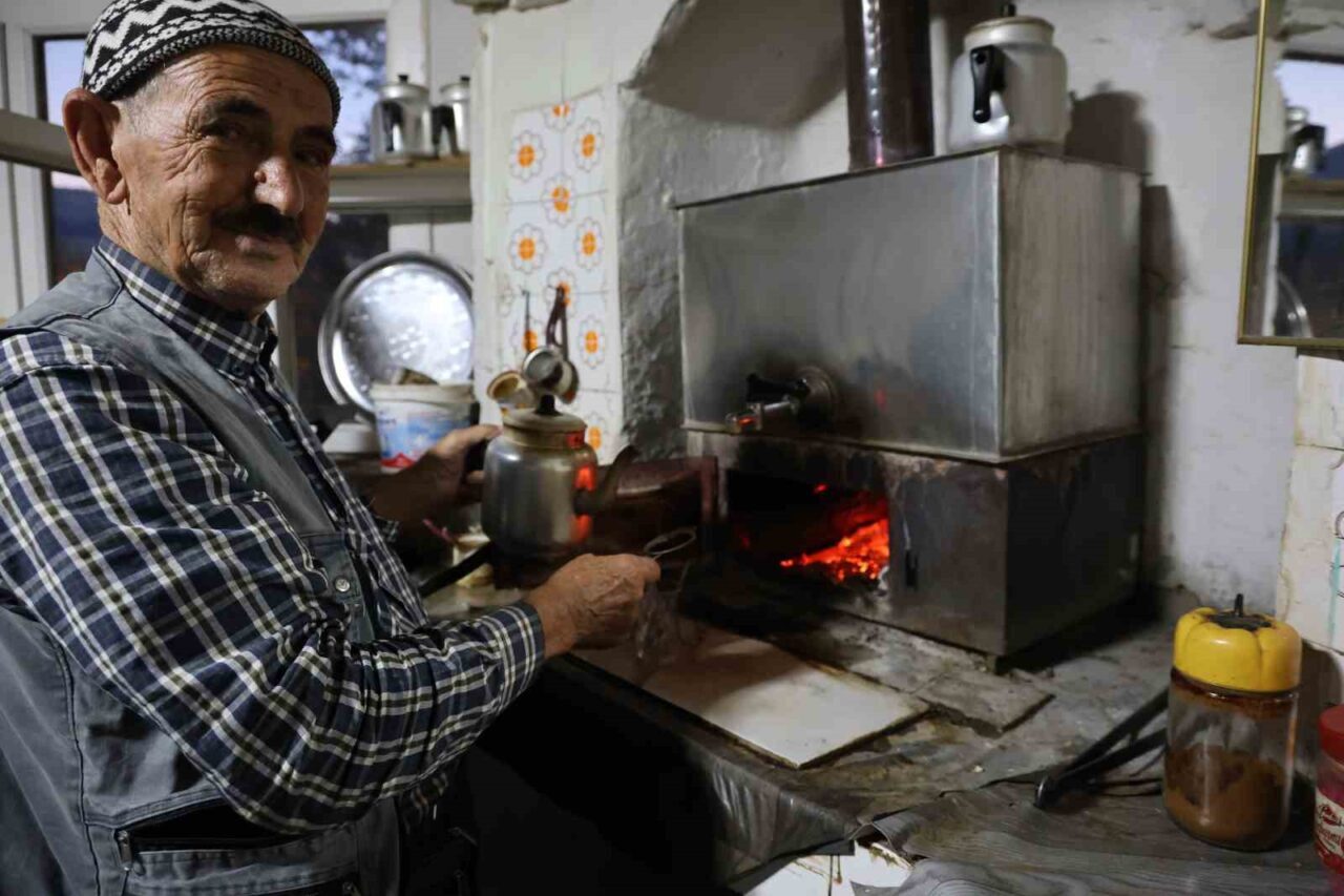 Aydın ile İzmir arasında kalan Ödemiş ilçesine bağlı Hamamköy’de kıraathane
