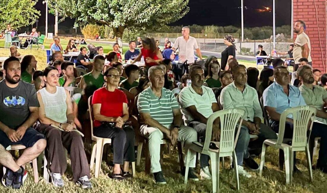 Aydın’ın Buharkent ilçesinde 15 Temmuz Millet Bahçesi’nde buluşan yüzlerce Buharkentli,