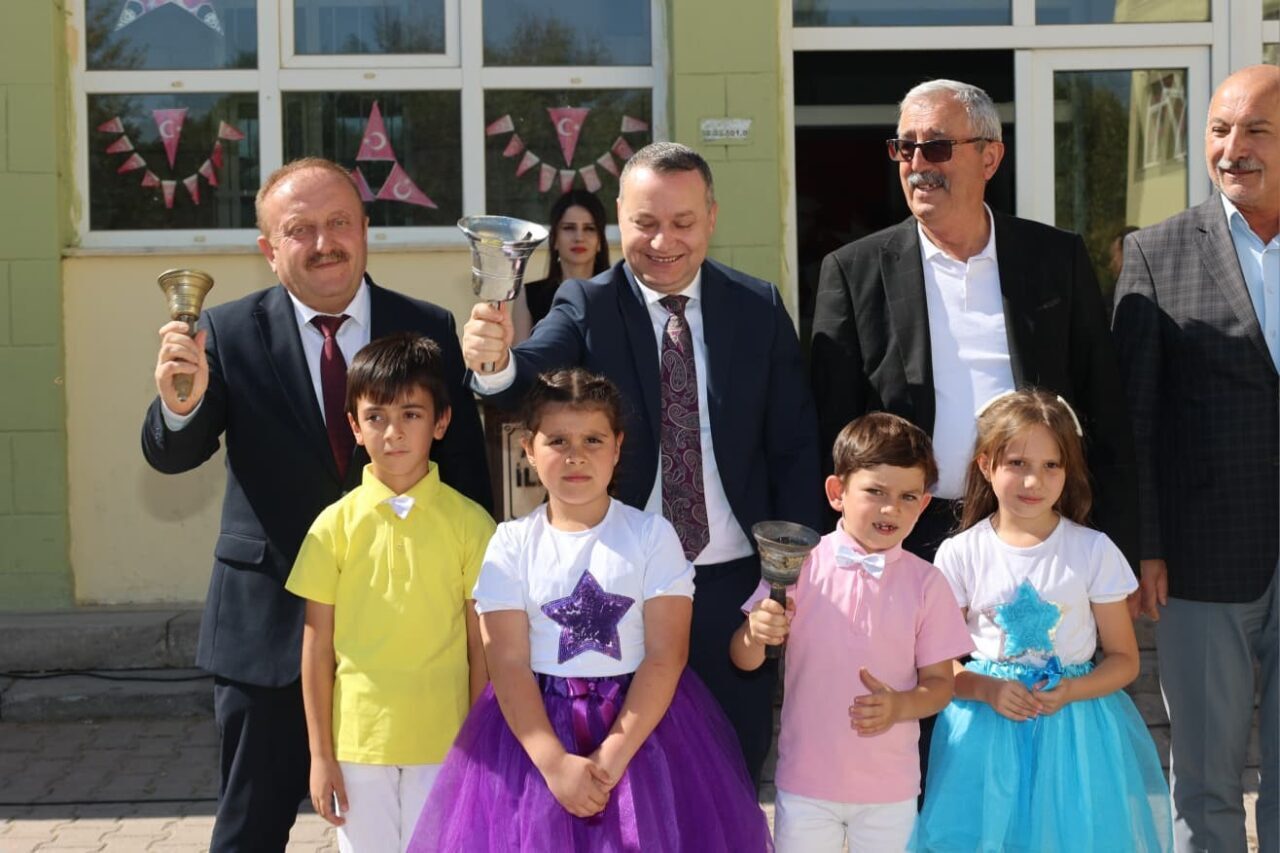 Kayseri’nin Bünyan ilçesinde 2025-2026 eğitim-öğretim yılı İlköğretim Haftası, düzenlenen törenle