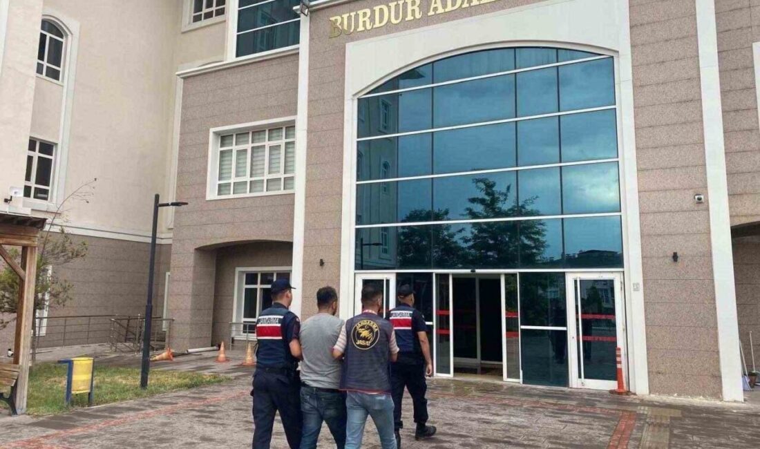 Burdur’da haklarında kesinleşmiş hapis cezaları bulunan ve çeşitli suçlardan aranan