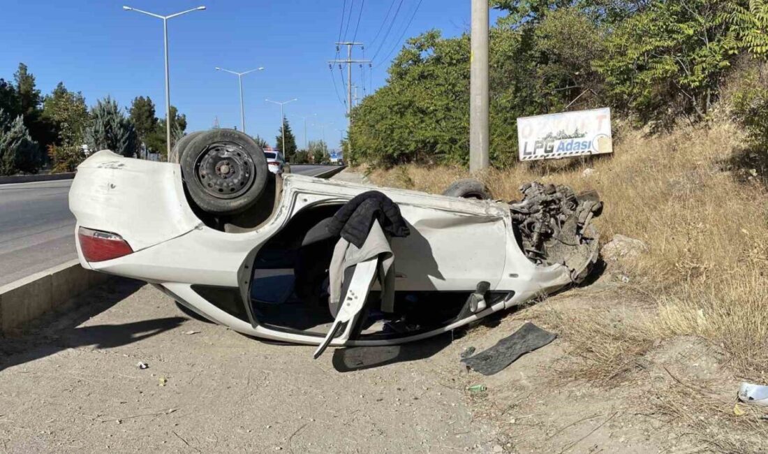 Burdur’da sürücüsünün direksiyon hakimiyetini kaybetmesi sonucu meydana gelen kazada otomobil
