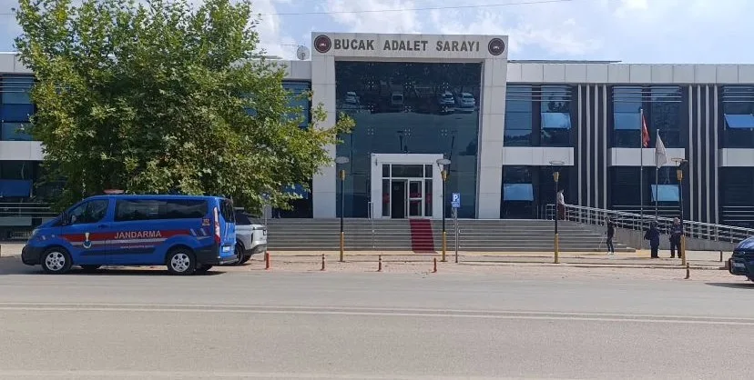 Burdur’un Bucak ilçesinde aile içi şiddet ihbarını değerlendiren polis ekiplerine