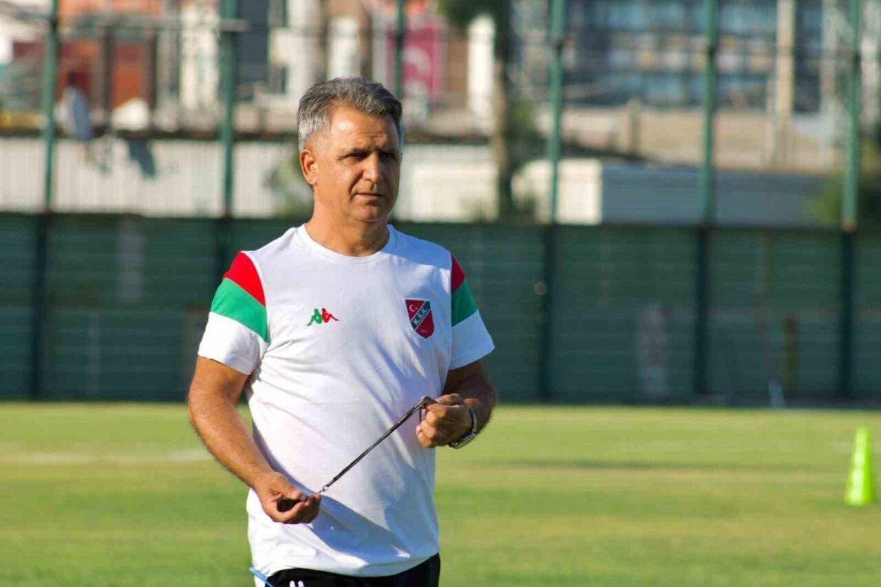 Karşıyaka Teknik Direktörü Burhanettin Basatemür, takımın durumuyla ilgili, “Biz genç