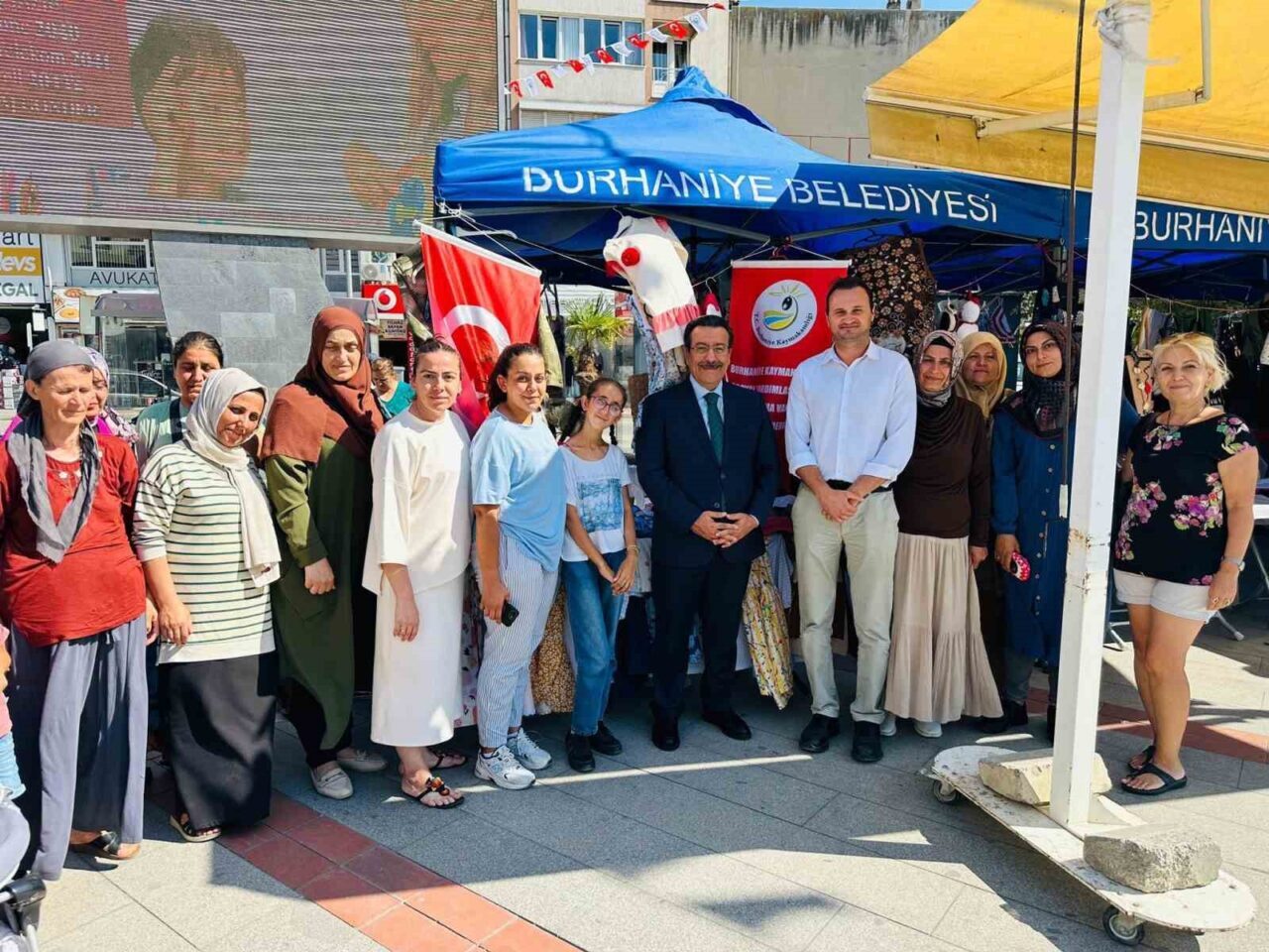 Balıkesir’in Burhaniye Kaymakamı Cumali Atilla, Burhaniye Kent Konseyi Kadın Meclisi