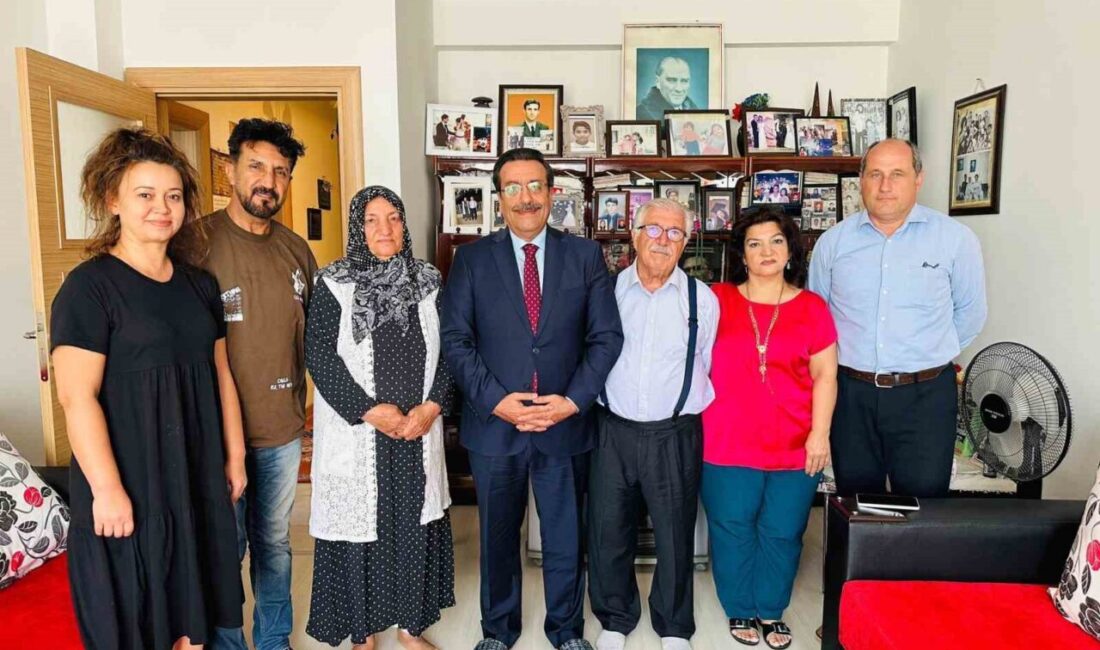 Balıkesir’in Burhaniye Kaymakamı Cumali Atilla, şehitler Mustafa Serin ve Levent