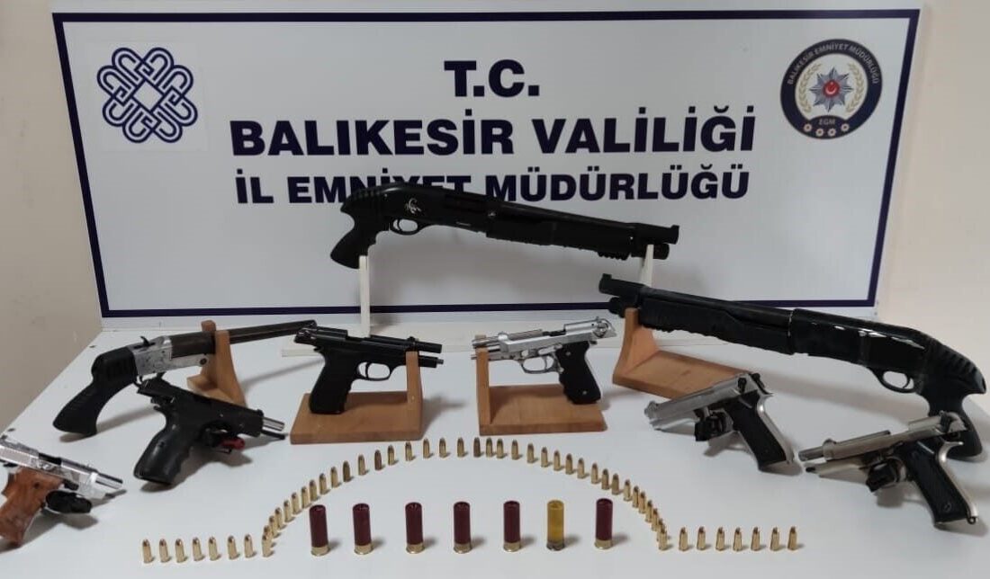Burhaniye İlçe Emniyet Müdürlüğü ekipleri sık sık yaptıkları uygulamalarla suçlulara