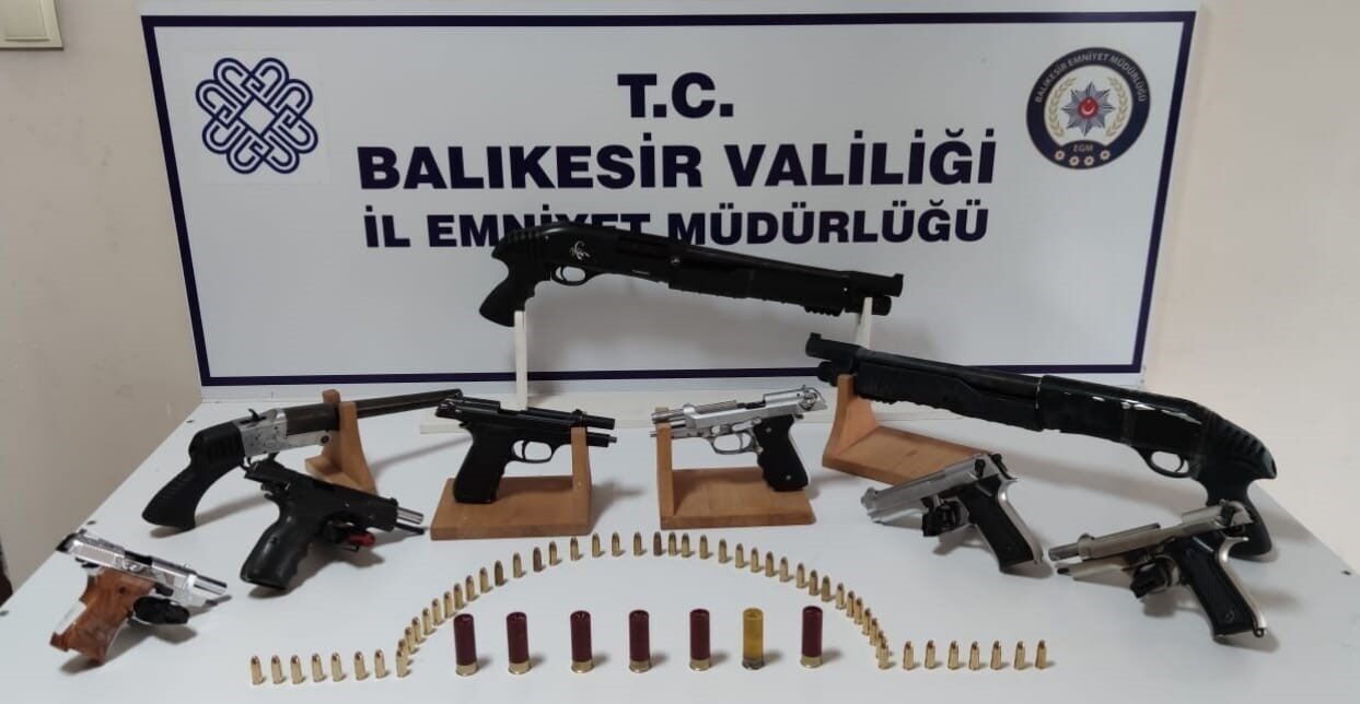 Burhaniye İlçe Emniyet Müdürlüğü ekipleri sık sık yaptıkları uygulamalarla suçlulara