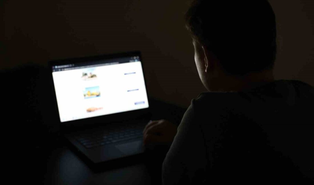 Üniversitelerin açılmasına sayılı günler kala, burs arayışı telaşı yaşayan öğrencilerin