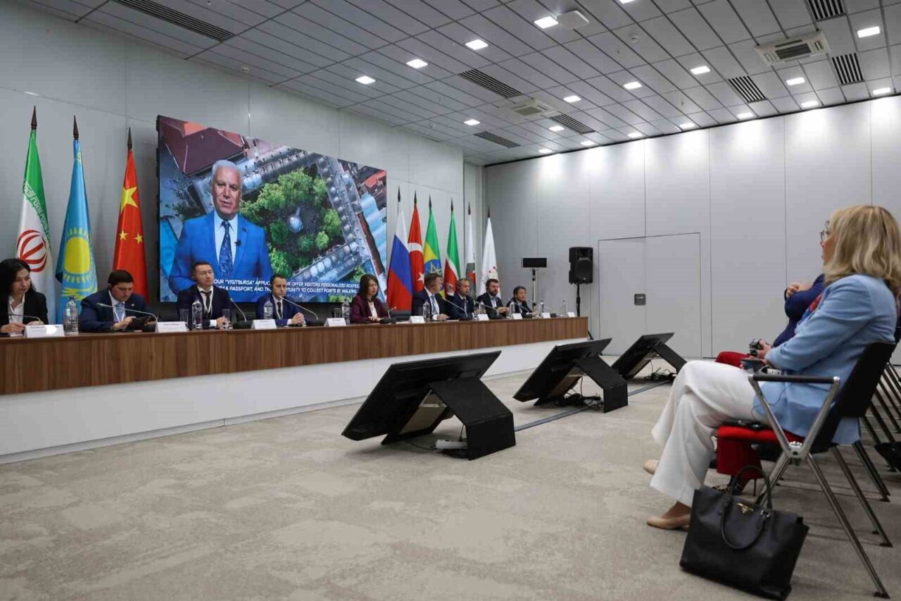 Bursa Büyükşehir Belediye Başkanı Mustafa Bozbey, dijital dünyanın önemli etkinliklerinden