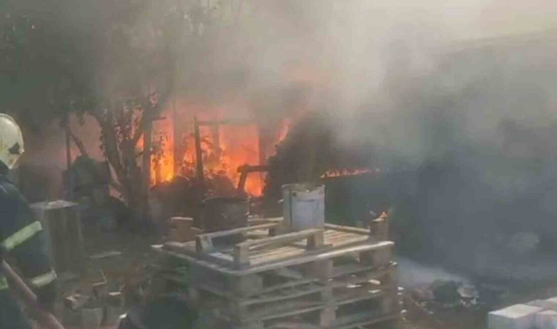 Bursa’nın İnegöl ilçesinde bir bağ evi çıkan yangında küle döndü.