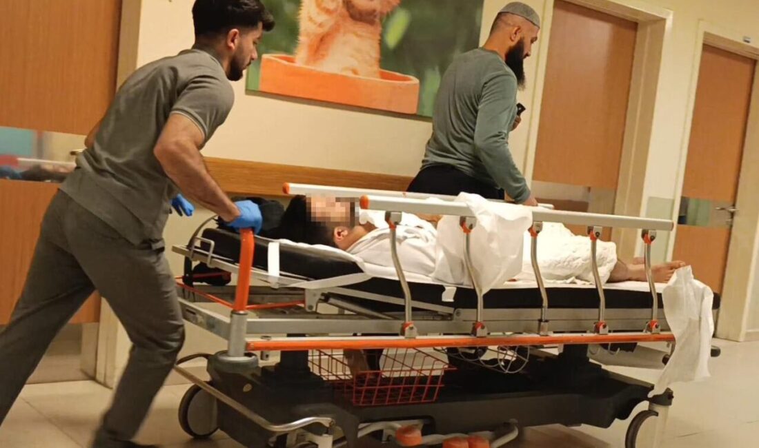 Bursa’nın İnegöl ilçesinde sokakta bıçaklı saldırıya uğrayan genç ağır yaralandı.