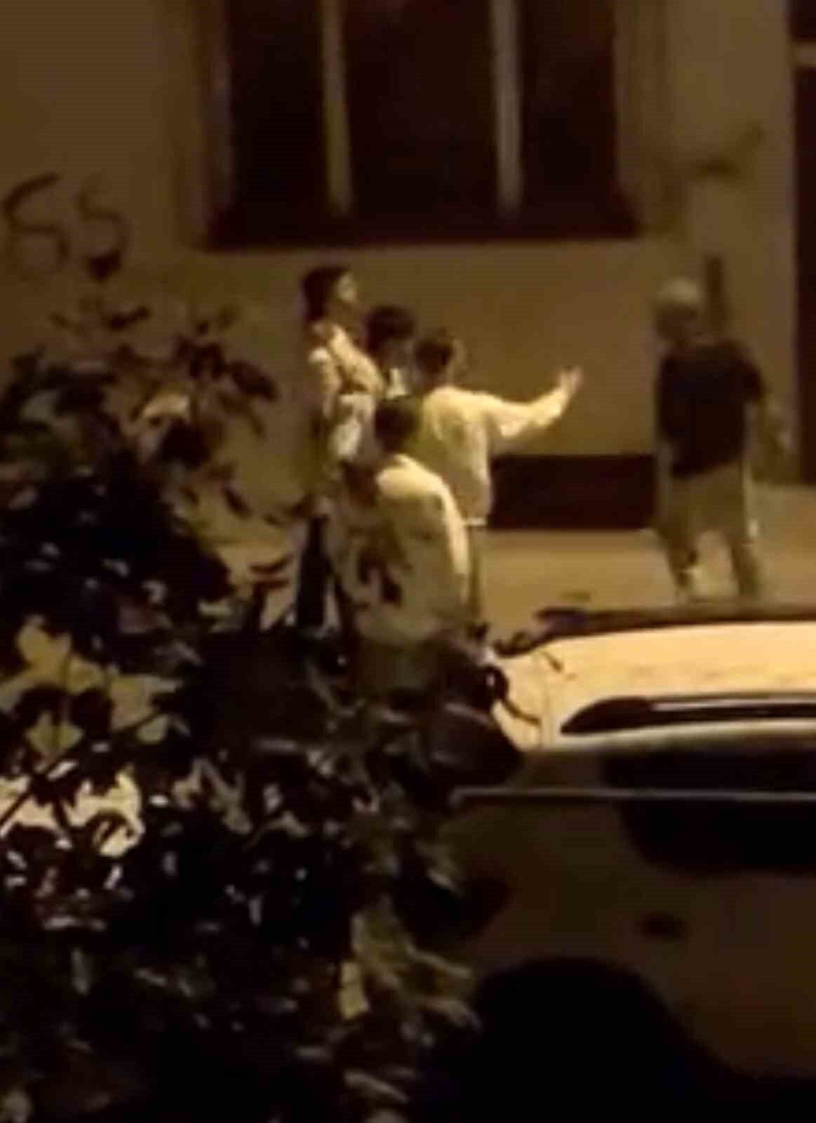 Bursa’nın Yıldırım ilçesinde sokak ortasında yaşanan kavga mahalleliyi ayağa kaldırdı.