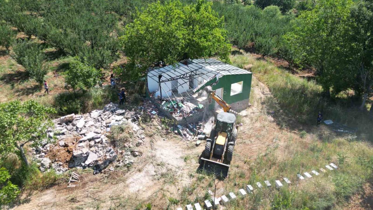 İnegöl Belediyesi’nin kaçak yapıyla mücadele çalışmaları kapsamında 2024 ve 2025