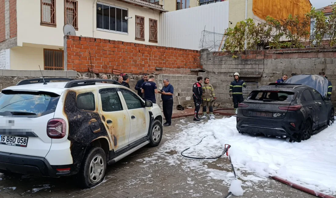 Bursa’nın İnegöl ilçesinde park halindeki otomobilde yangın çıktı. Otomobil küle
