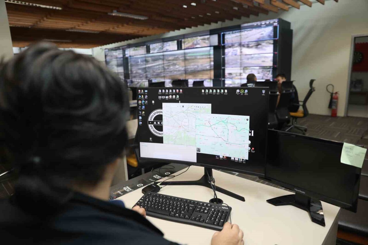 Bursa Büyükşehir Belediyesi, yeni eğitim-öğretim yılının ilk gününde herhangi bir