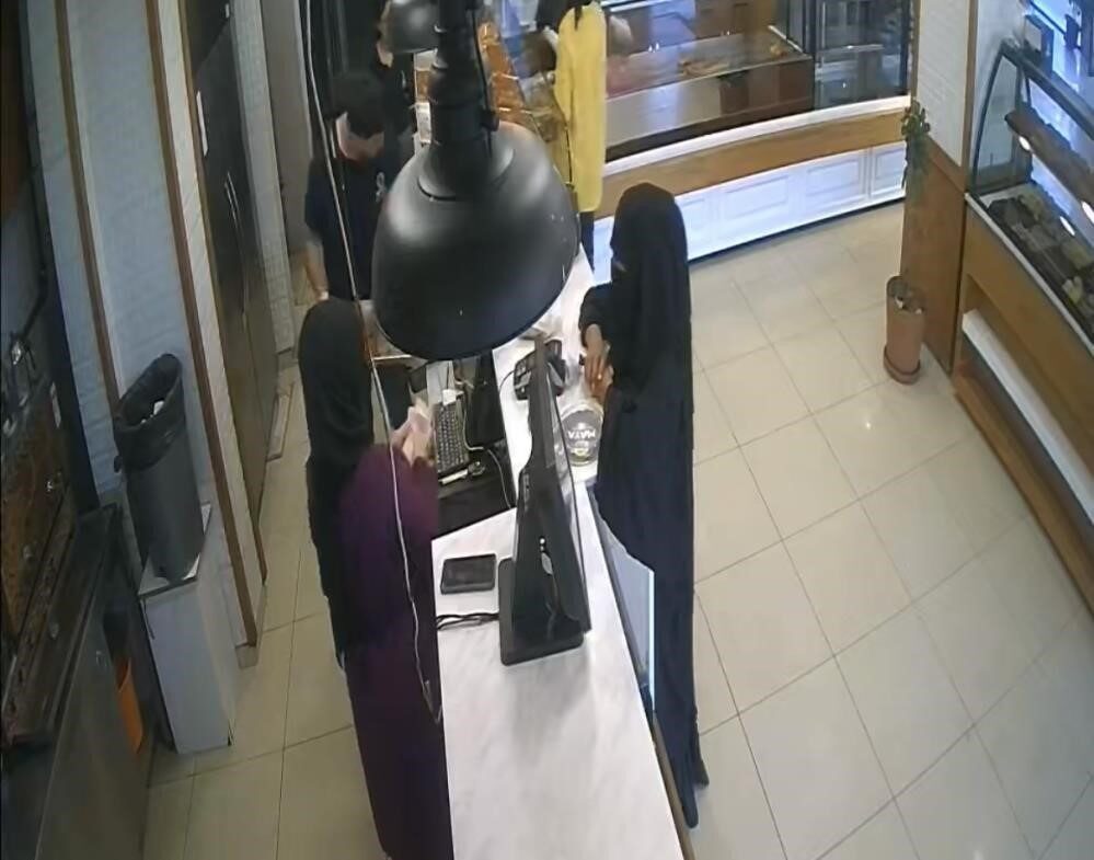 Bursa’nın Yıldırım ilçesinde esnafı dolaşarak “tırnakçılık” yöntemiyle hırsızlık yapmaya çalışan