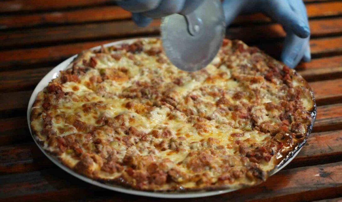 Bursa’ya kazandırılan Değirmen Park Sosyal Tesislerinde vatandaşın beğenisine sunulan pizza