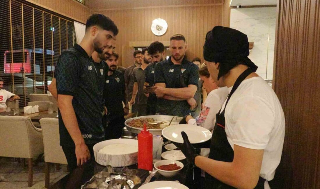 Bursaspor, Mersin deplasmanında aldığı galibiyeti, konakladıkları Park Dedeman Mersin Marina