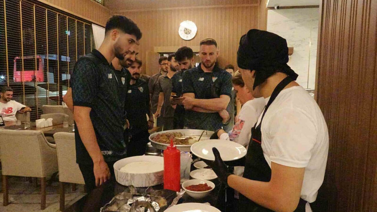 Bursaspor, Mersin deplasmanında aldığı galibiyeti, konakladıkları Park Dedeman Mersin Marina