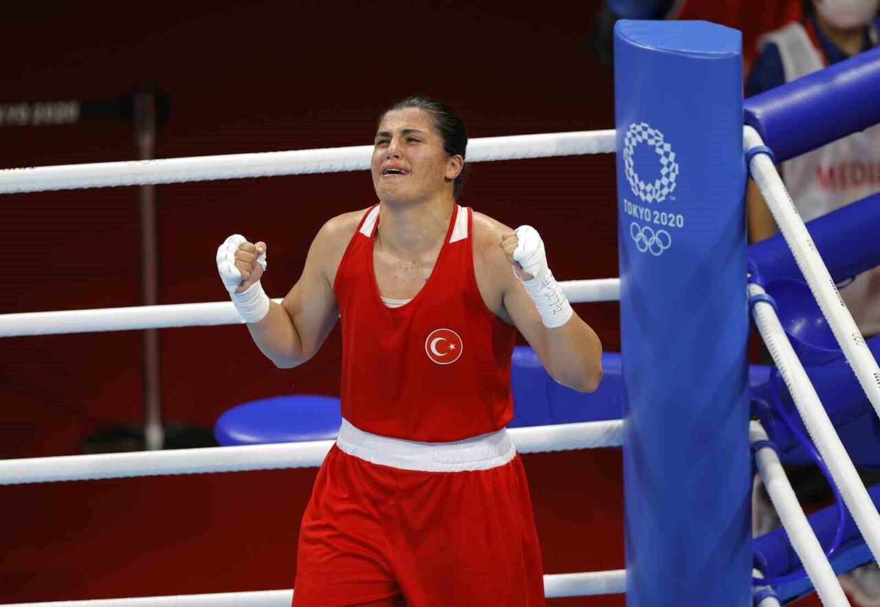 Dünya Boks Şampiyonası’nda çeyrek finalde elenen milli boksör Busenaz Sürmeneli,