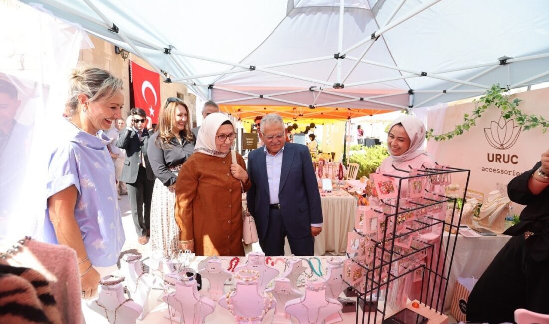 Kayseri Büyükşehir Belediye Başkanı Dr. Memduh Büyükkılıç, eşi Dr. Necmiye