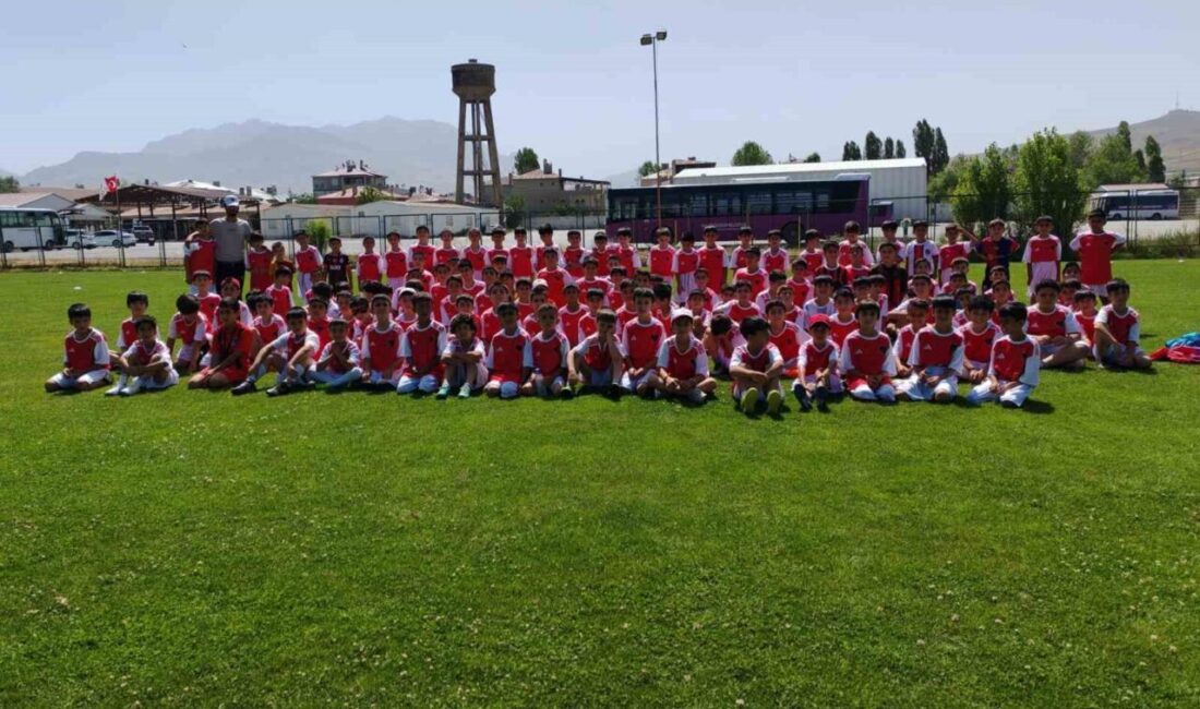 Van Büyükşehir Belediyespor, 1. Lig’de mücadele eden Vanspor’a altyapı anlamında