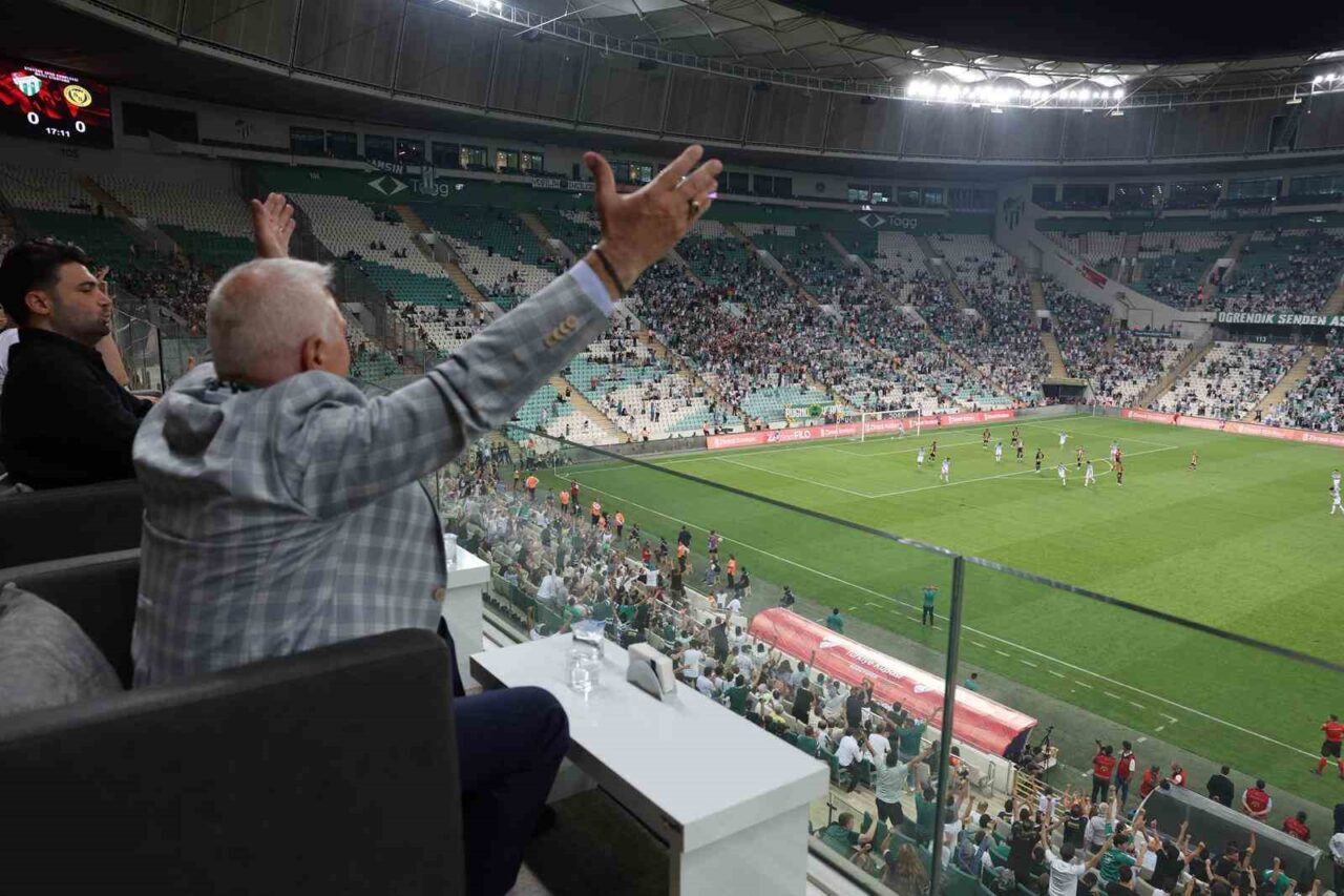 Büyükşehir Belediyesi, ‘Gençler ile yeşil beyaz buluşmalar’ projesiyle gençleri Bursaspor