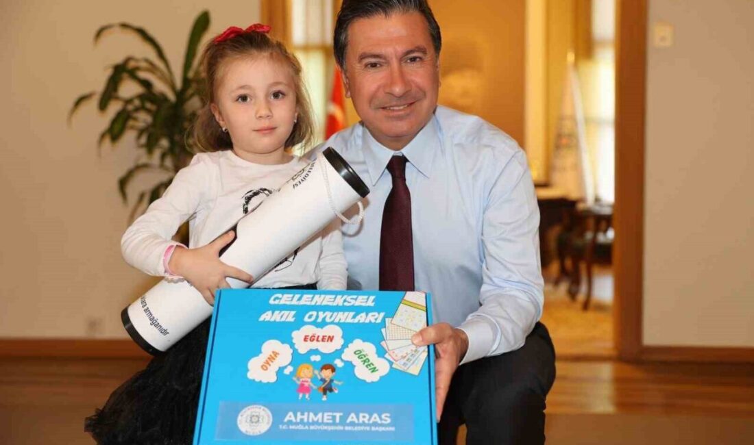 Muğla Büyükşehir Belediyesi öğrencilere sağladığı okul kıyafeti, beslenme ve kırtasiye