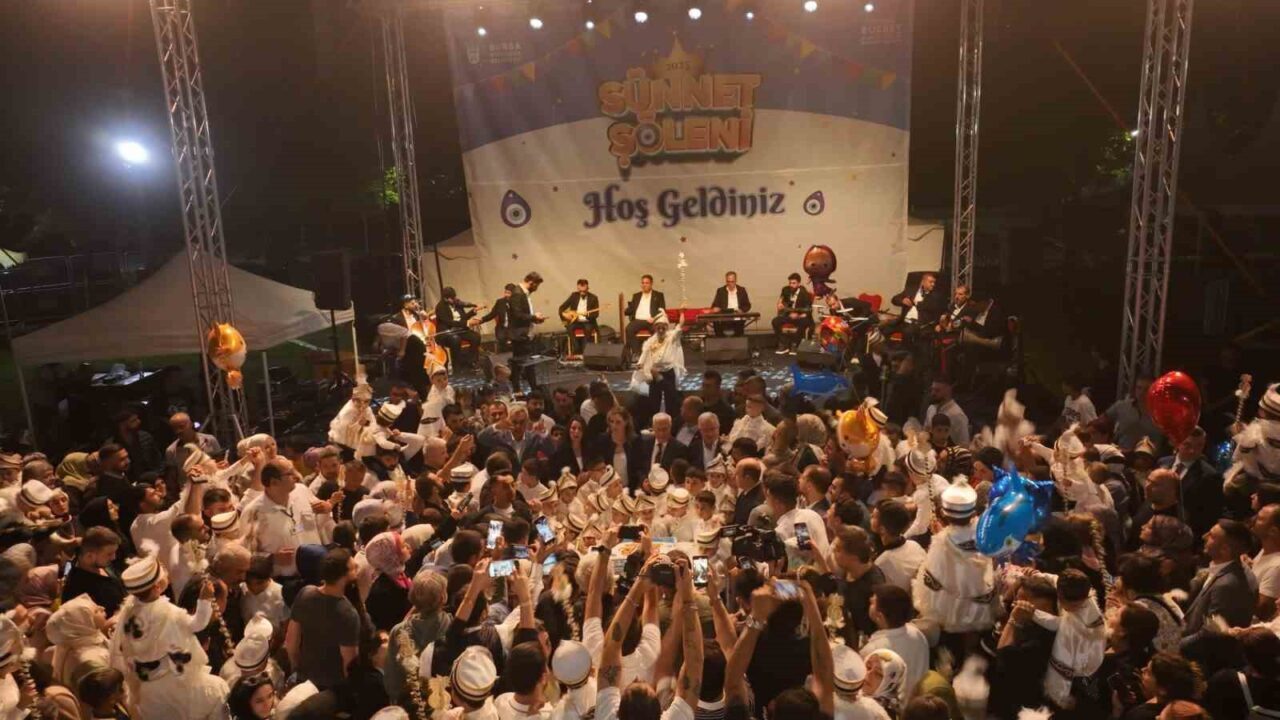 Bursa Büyükşehir Belediyesi tarafından düzenlenen Geleneksel Sünnet Şöleni bayram coşkusuna