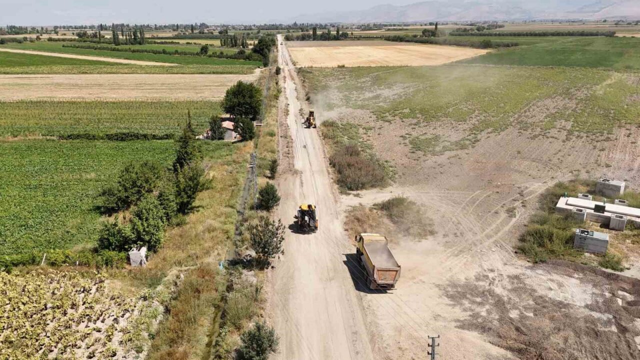 Kayseri Büyükşehir Belediyesi, kırsal mahallelerde yaşam kalitesini arttırmak amacıyla sürdürdüğü