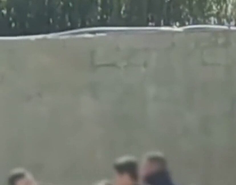 Çankırı’da iki grup cadde ortasında birbirlerine sopa ve bıçaklarla saldırdı.