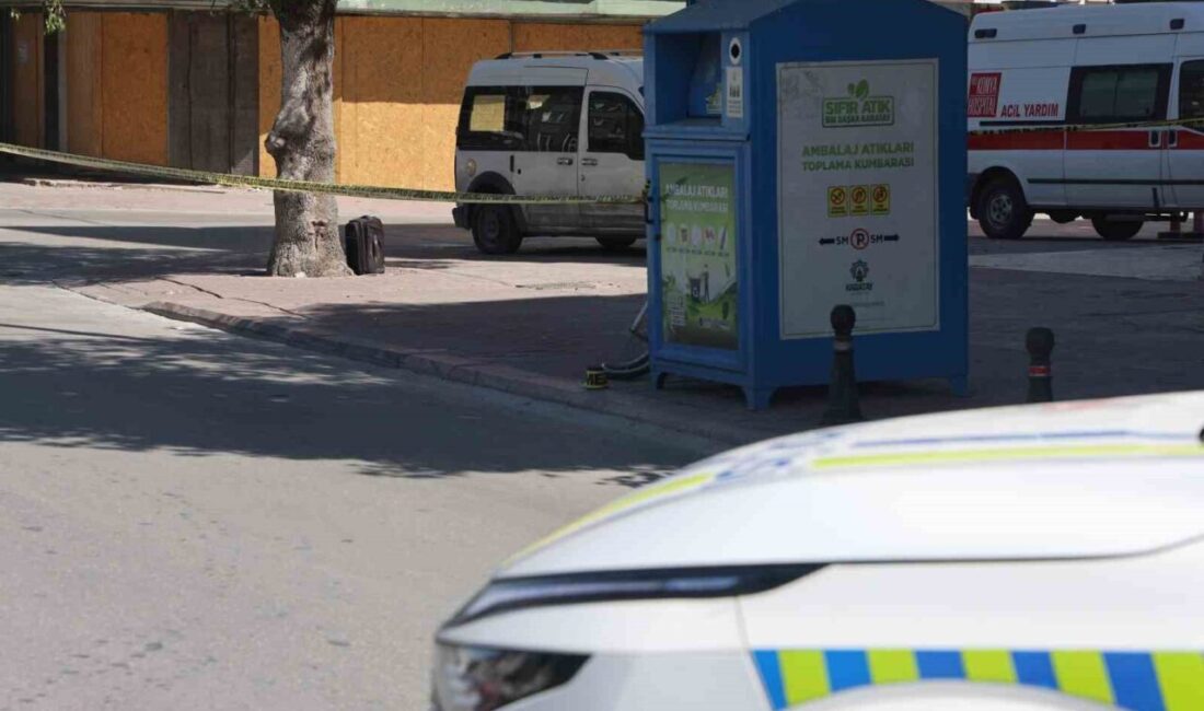 Konya’nın en işlek caddelerinden birisinde kaldırıma bırakılan valiz polis ekiplerini