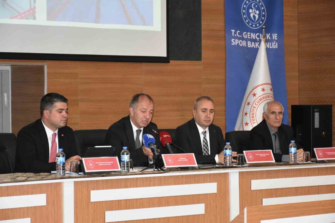 Gençlik ve Spor İl Müdürü Levent Çakmur, Erzurum’da planlanan yeni
